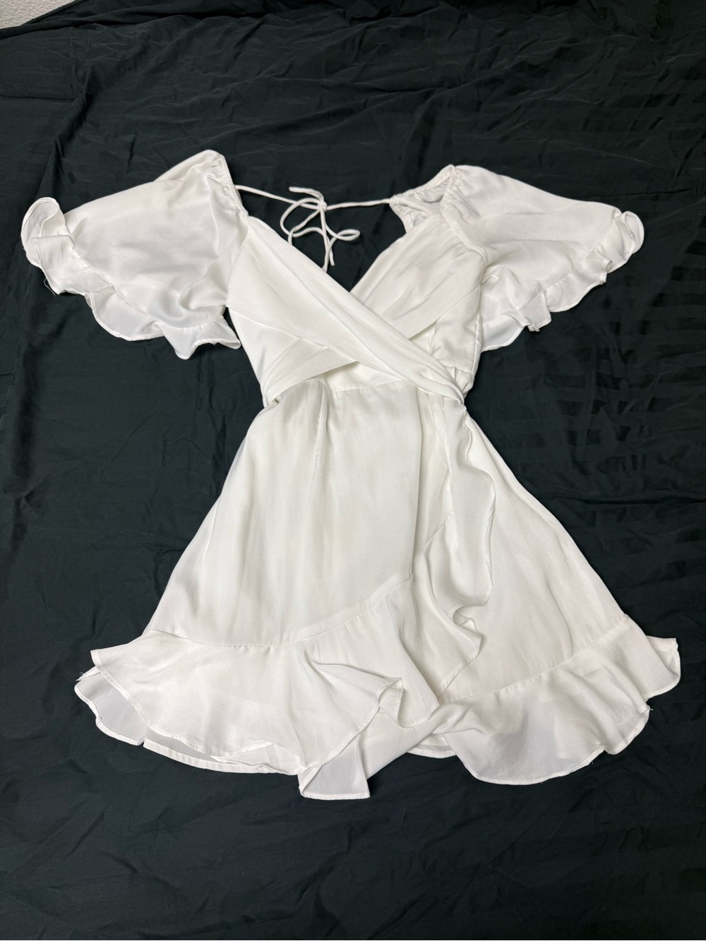 Selfie Leslie White Wrap Mini Dress Ruffle Hem Sz M